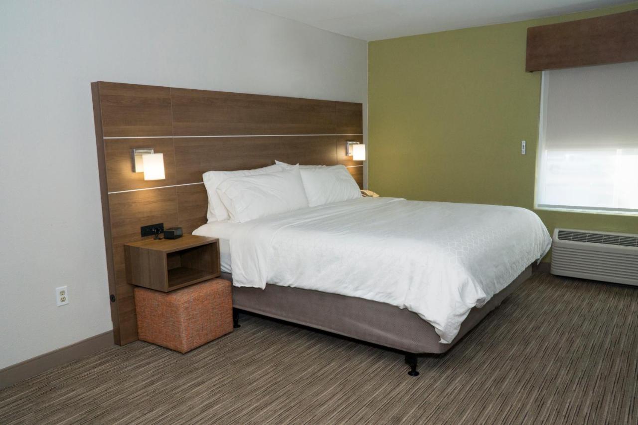 Holiday Inn Express Hotel & Suites Madison, An Ihg Hotel Экстерьер фото
