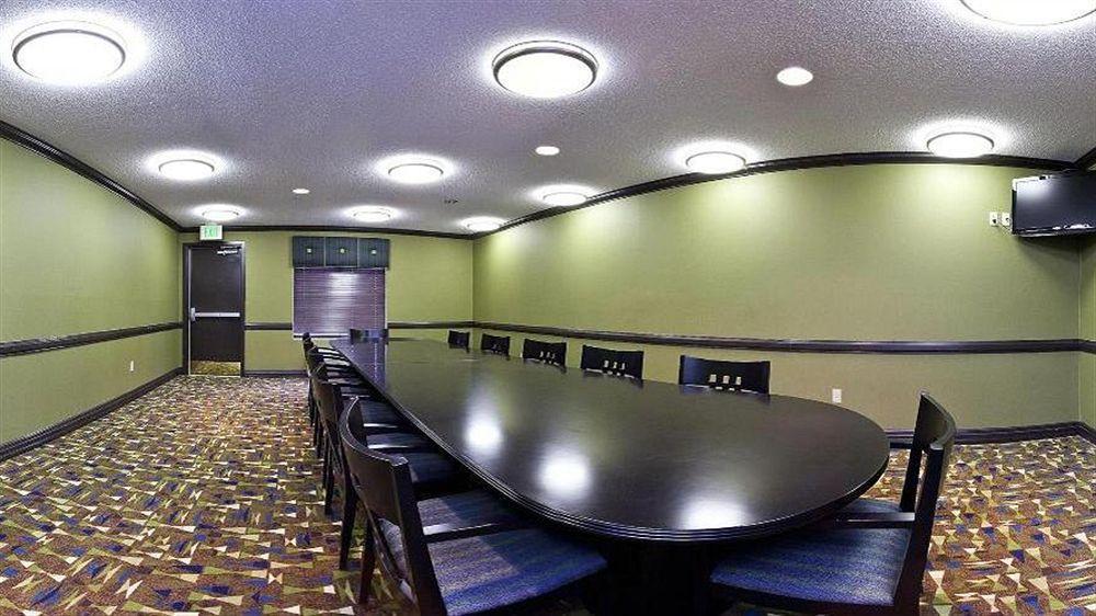 Holiday Inn Express Hotel & Suites Madison By Ihg Экстерьер фото