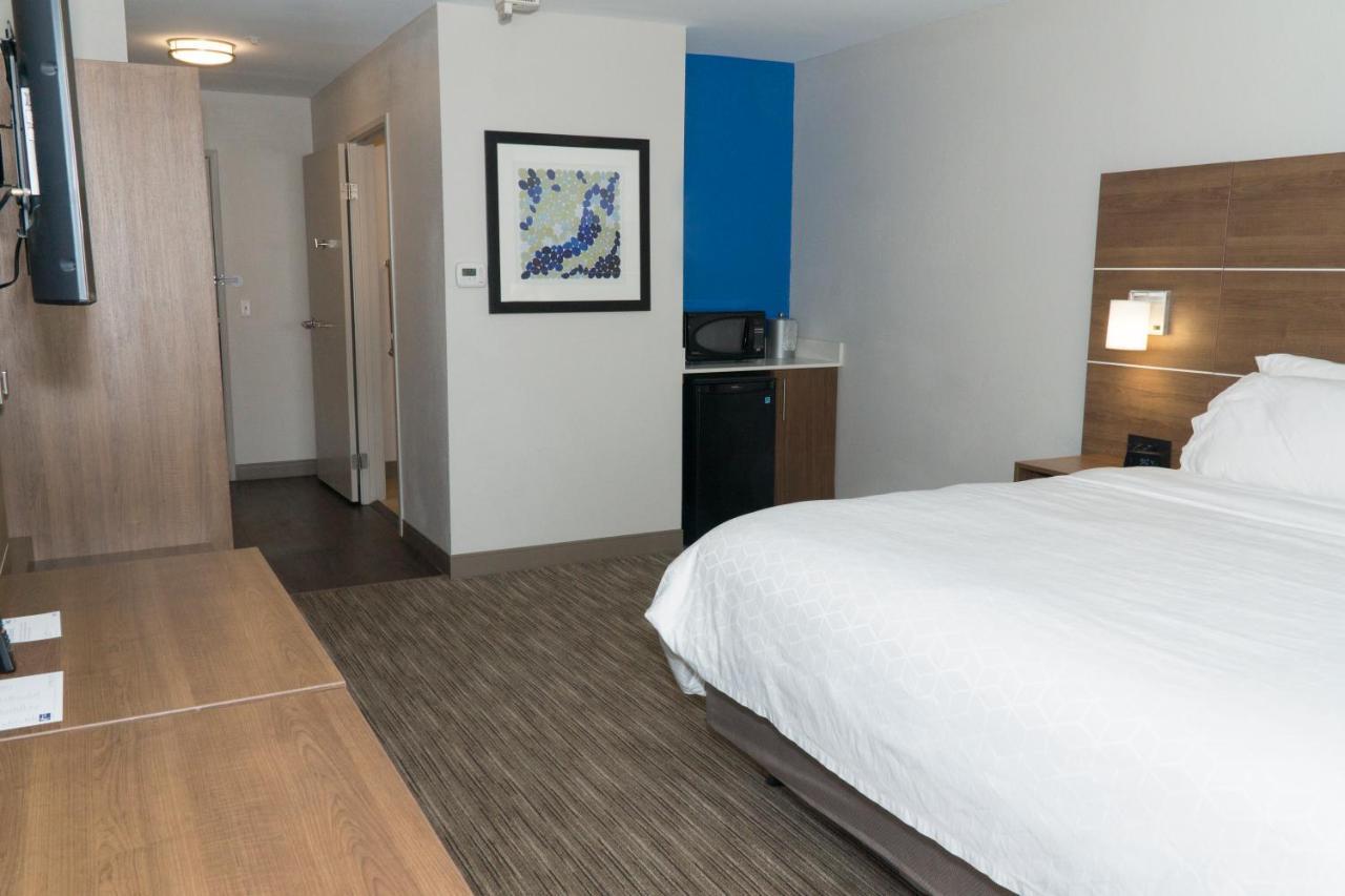 Holiday Inn Express Hotel & Suites Madison By Ihg Экстерьер фото