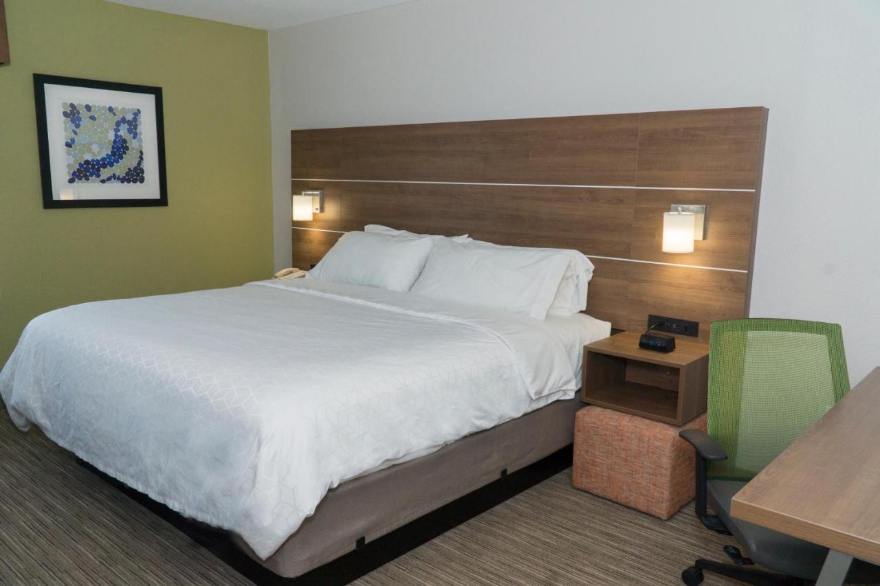 Holiday Inn Express Hotel & Suites Madison By Ihg Экстерьер фото