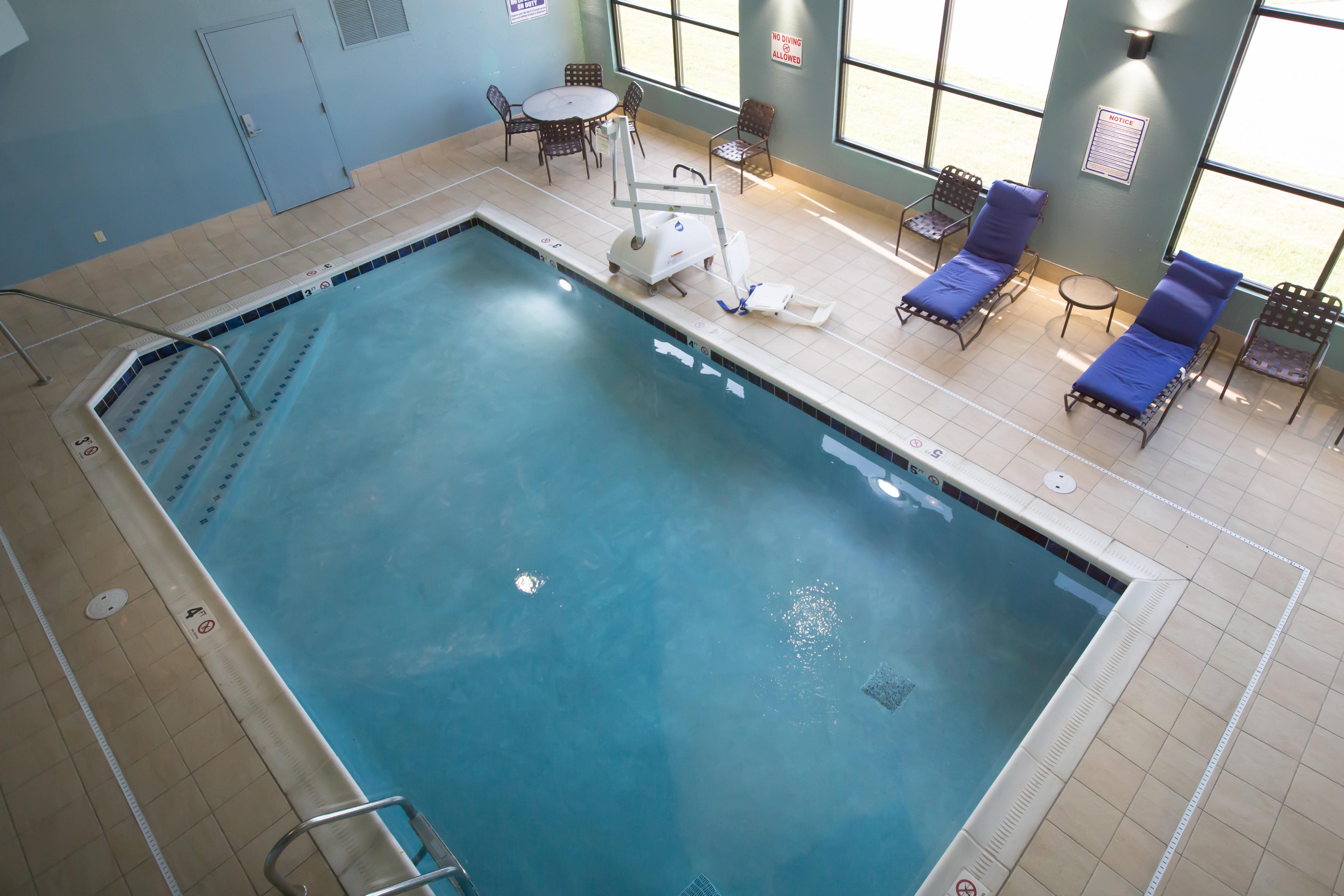 Holiday Inn Express Hotel & Suites Madison By Ihg Экстерьер фото