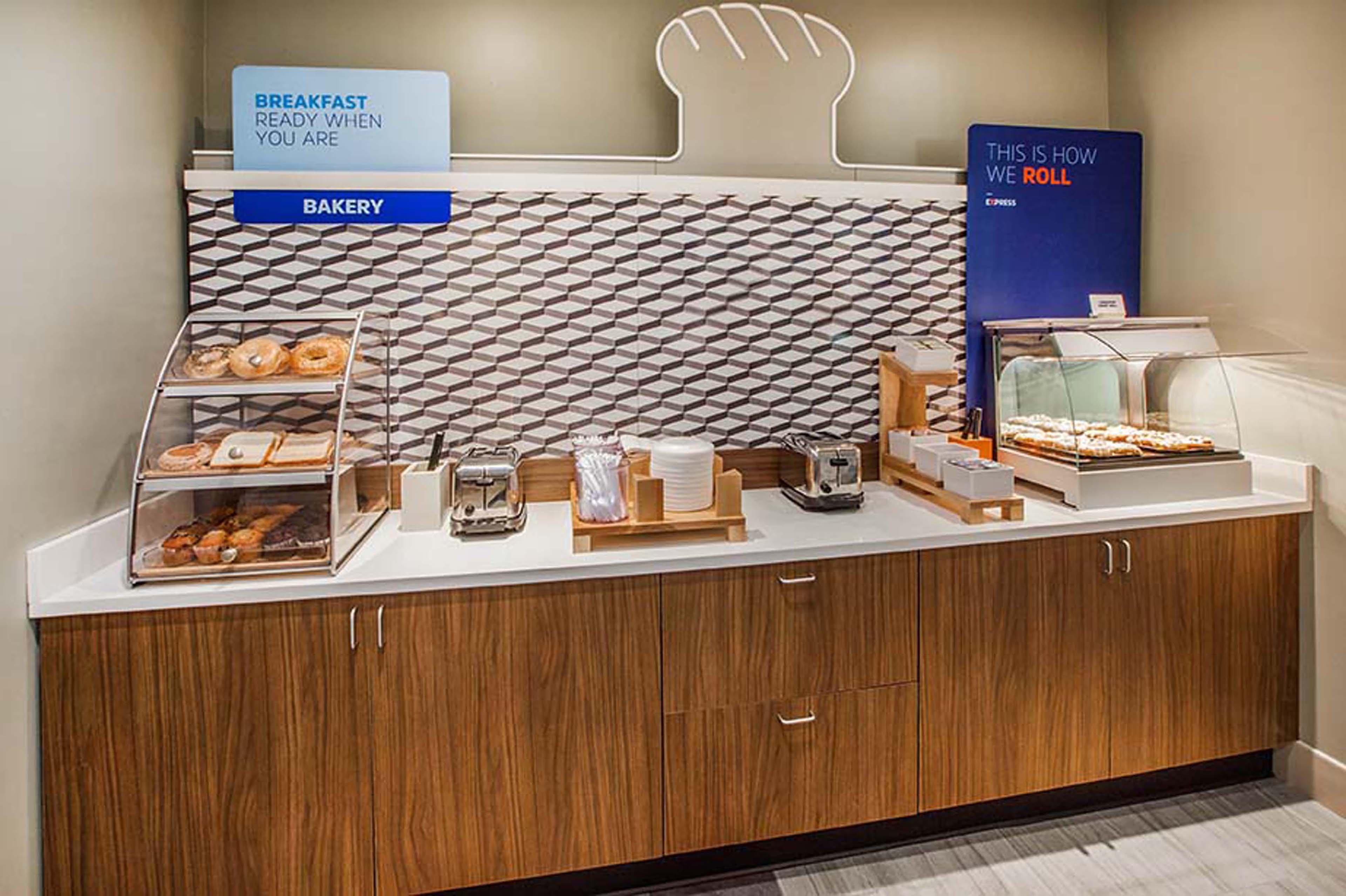 Holiday Inn Express Hotel & Suites Madison By Ihg Экстерьер фото