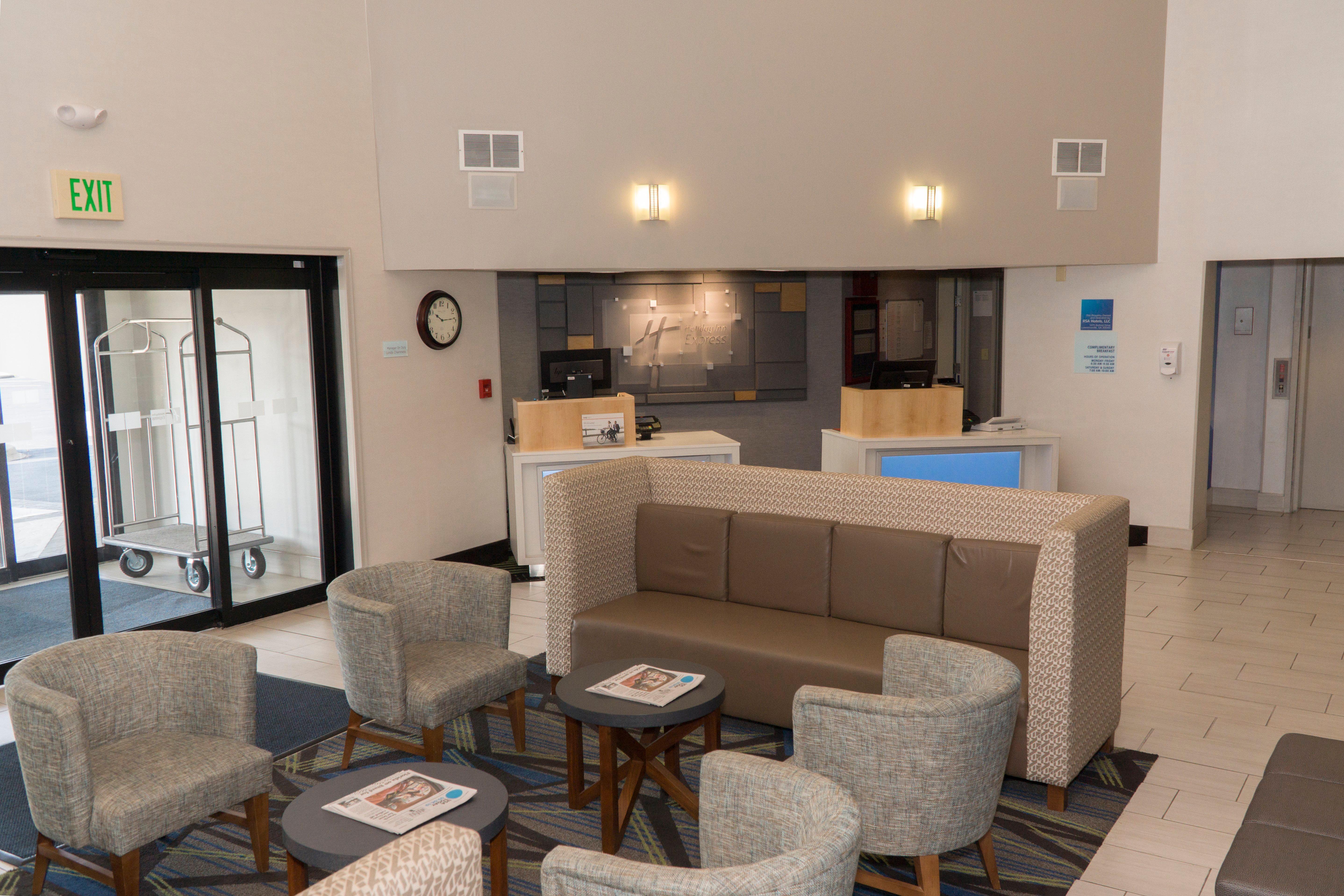 Holiday Inn Express Hotel & Suites Madison By Ihg Экстерьер фото