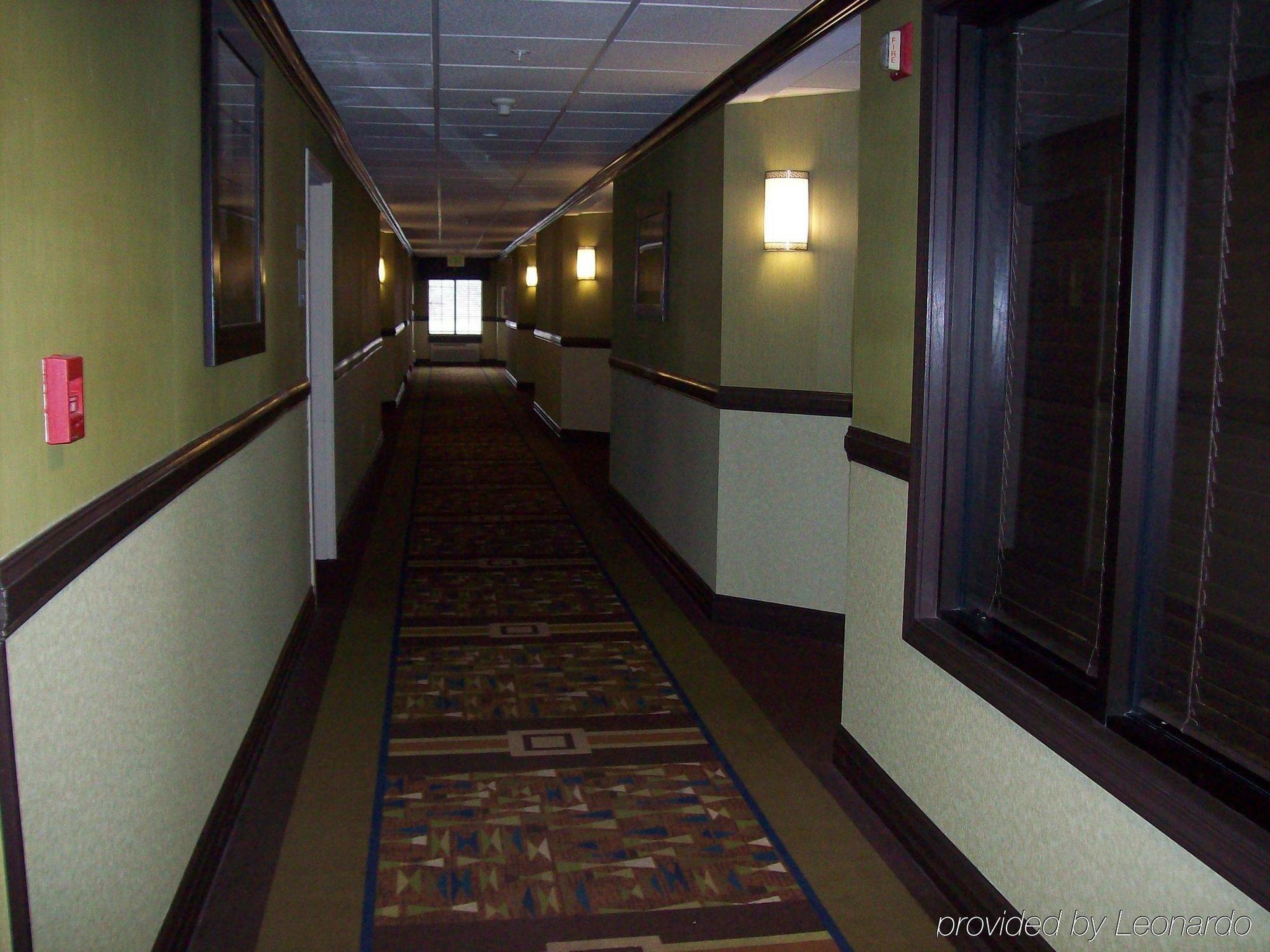 Holiday Inn Express Hotel & Suites Madison By Ihg Экстерьер фото
