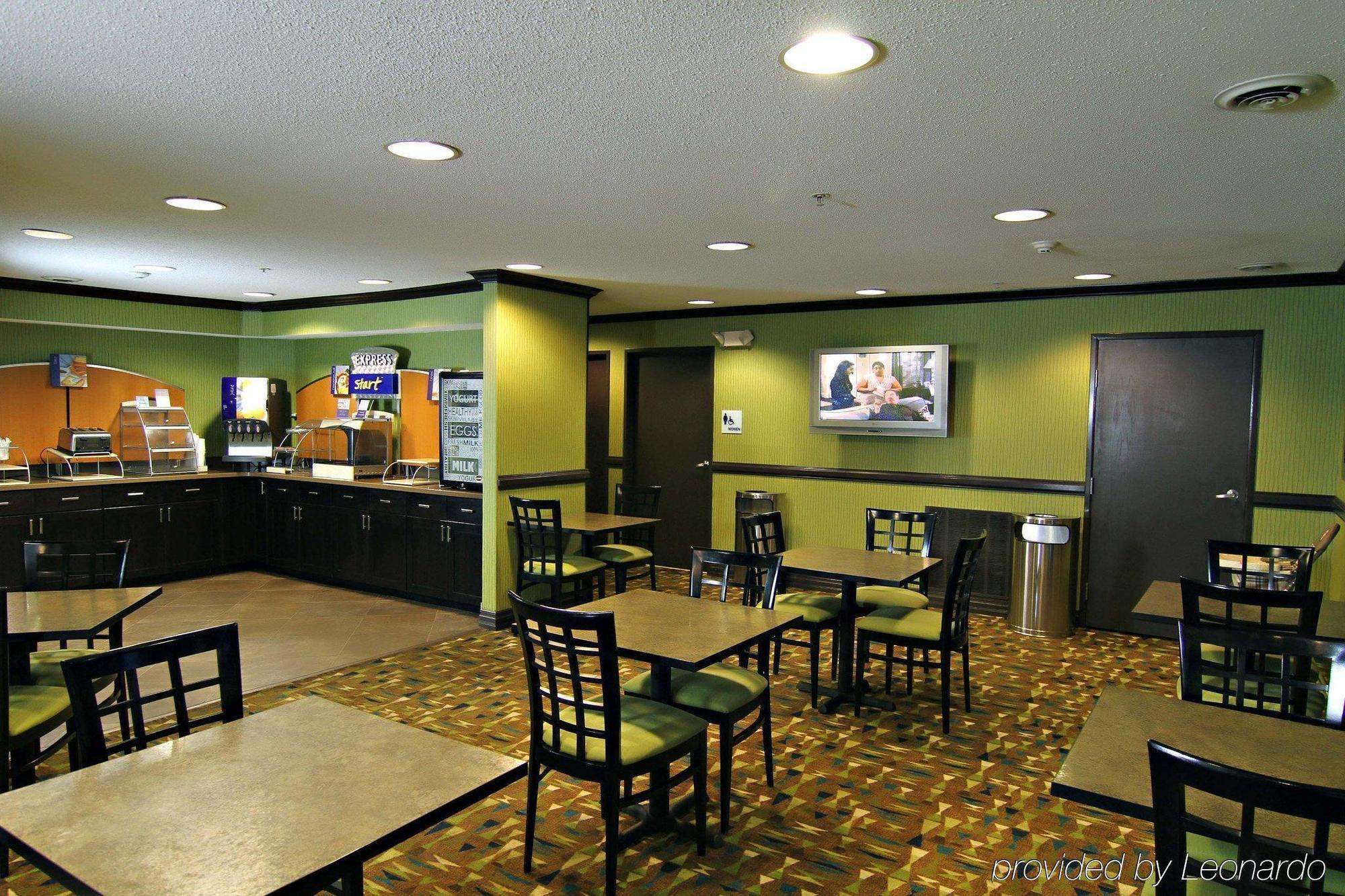 Holiday Inn Express Hotel & Suites Madison By Ihg Экстерьер фото